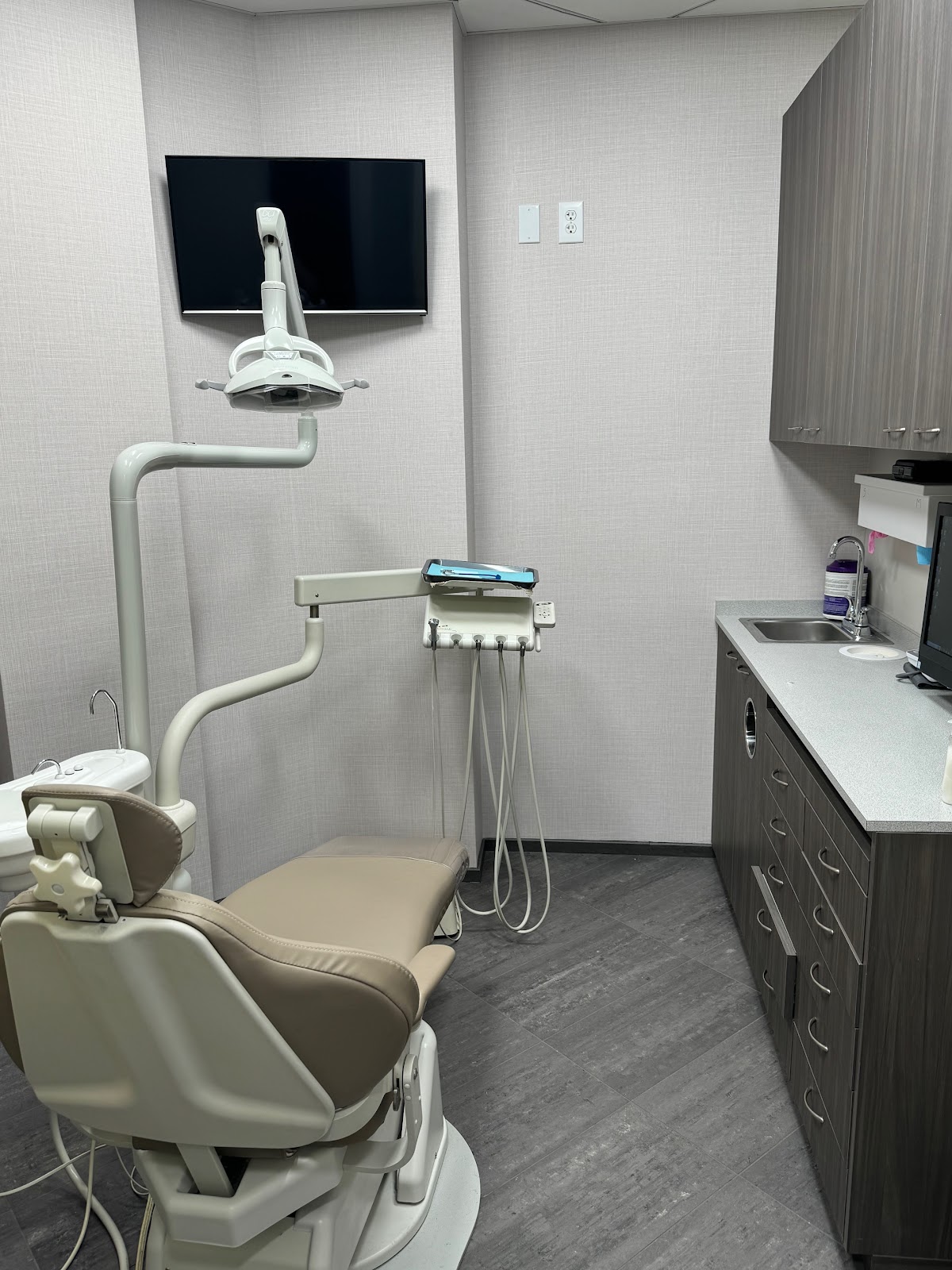 Paramus Park Oral Surgery & Dental Implant Studio photo 2