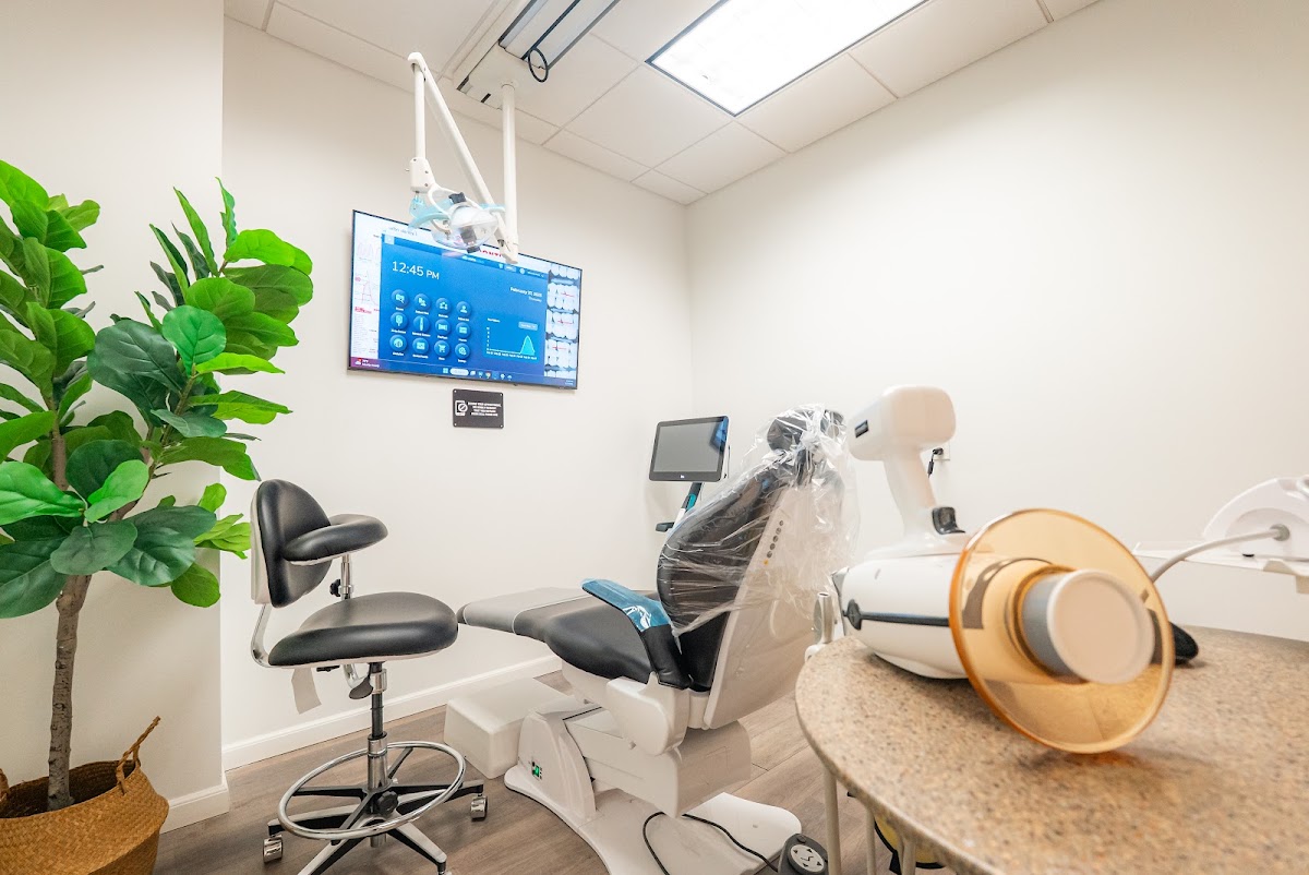 Urbn Dental Implants & Invisalign | West U photo 2