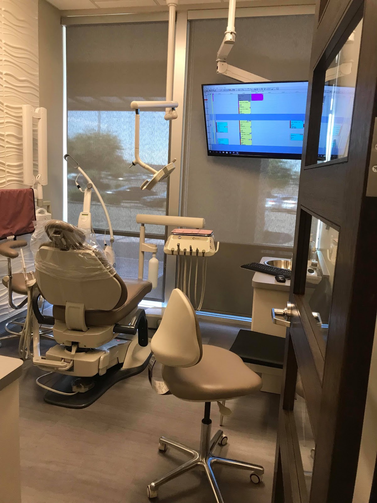 Cr Smiles Dental Implant Center photo 3