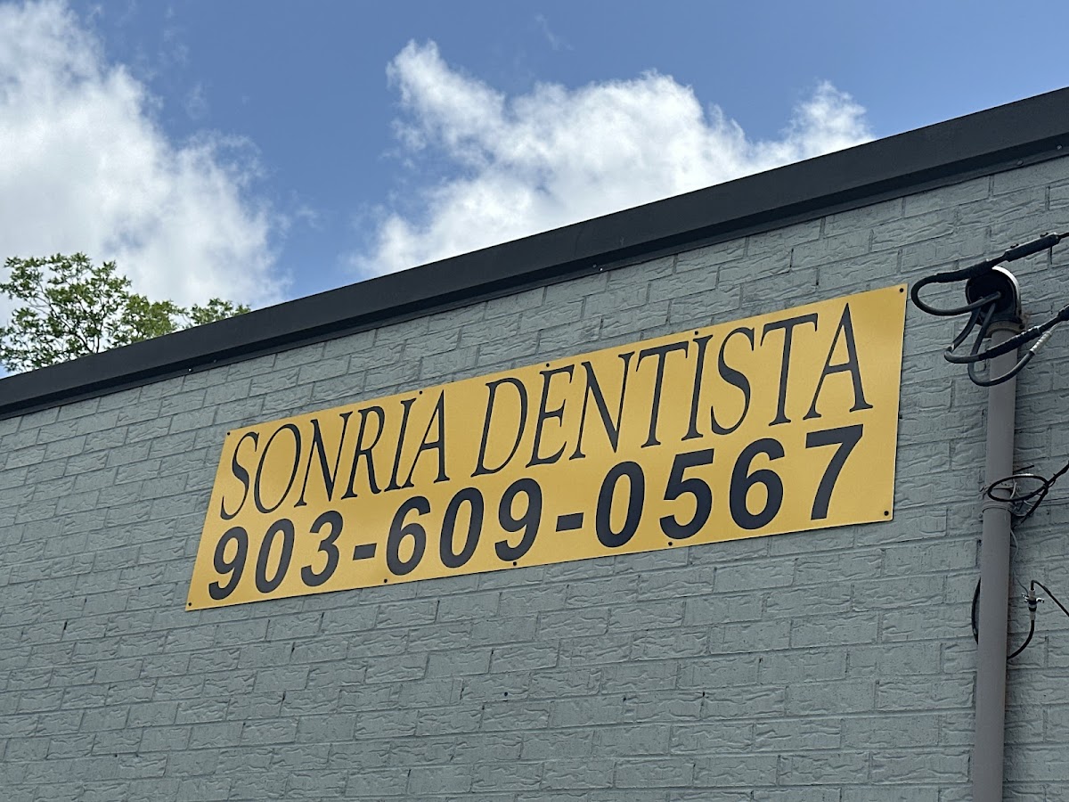 Sonria Dentista of Paris- Dental Implants and Family Dentistry photo 2
