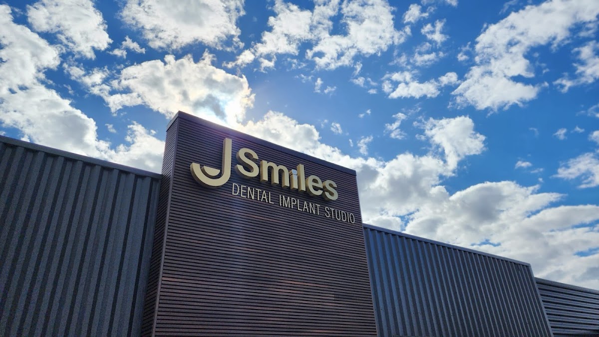 J Smiles Dental Implant Studio photo 2