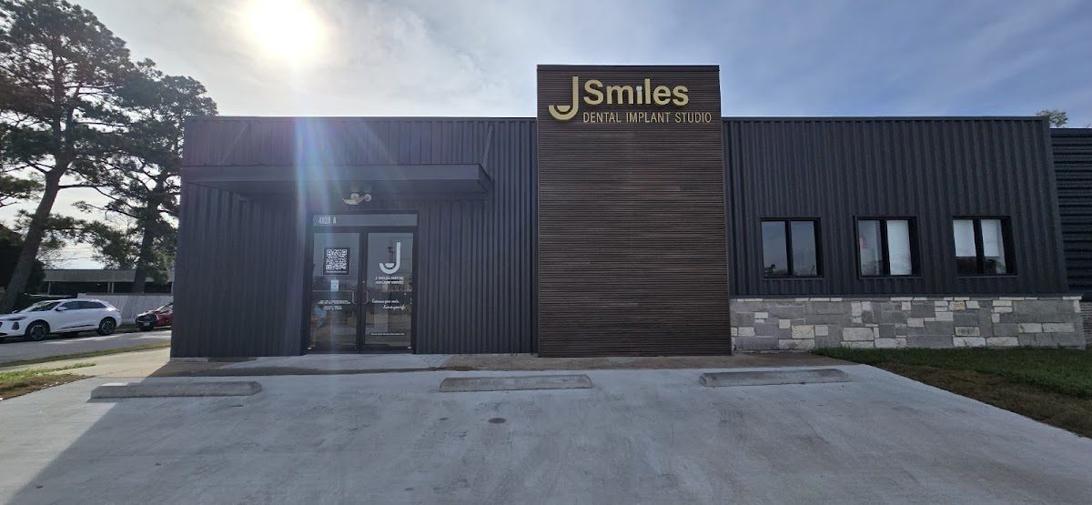 J Smiles Dental Implant Studio photo 3