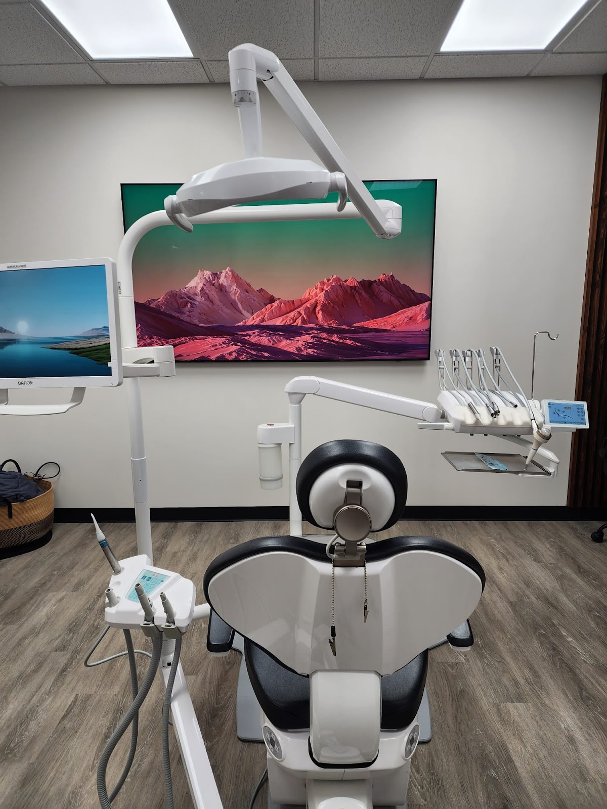 J Smiles Dental Implant Studio photo 4