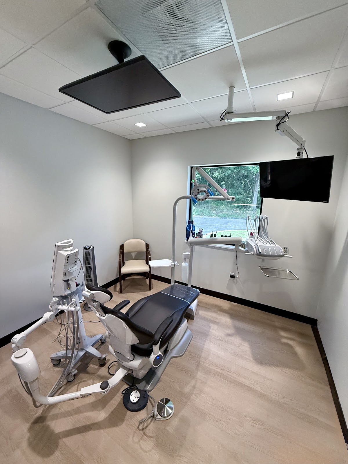 Schlueter Periodontics & Implants photo 5