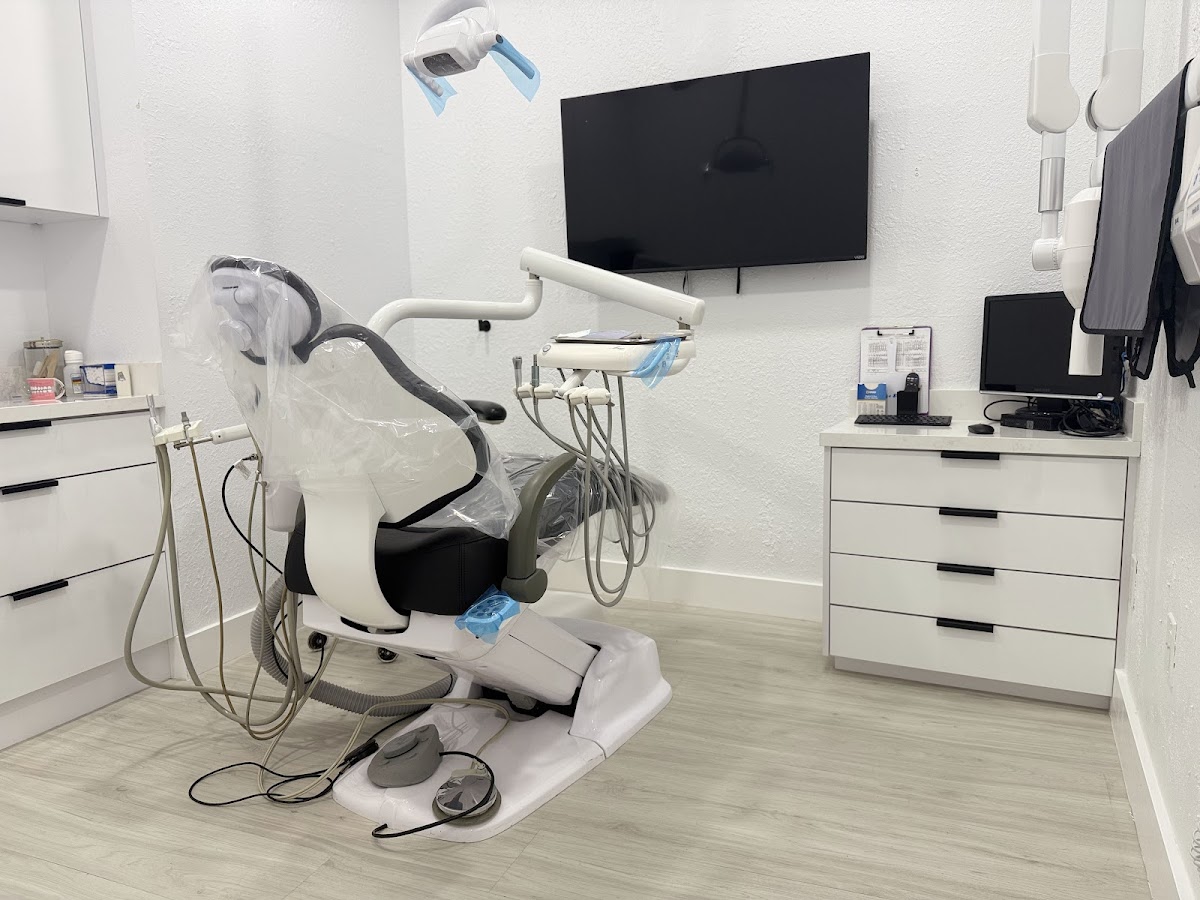 Perfect Smile and Implant Center photo 2