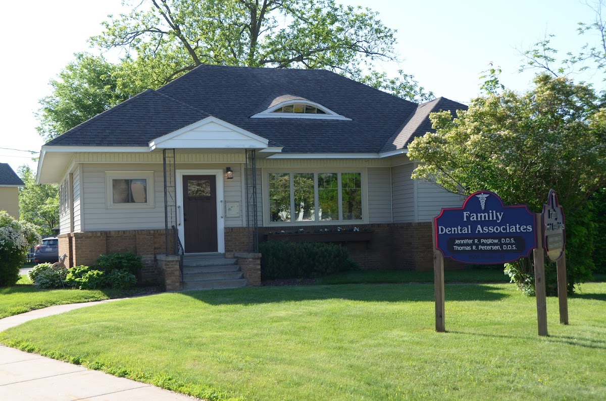 Peglow Jennifer R. DDS ? Family Dental Assoc. photo 5