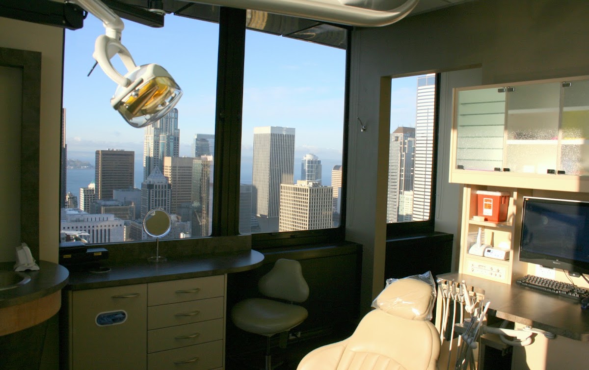 Advanced Cosmetic and Implant Dentistry photo 1