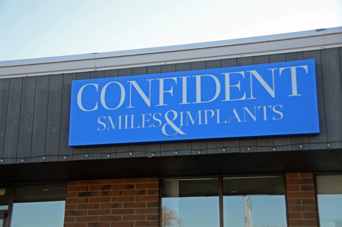 Confident Smiles and Implants St. Peters photo 3
