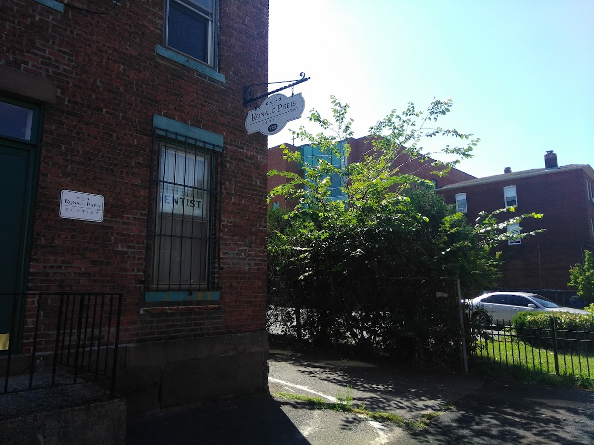Hartford Family Dentist - Dental Implant Specialist and Emergency Dentist photo 2