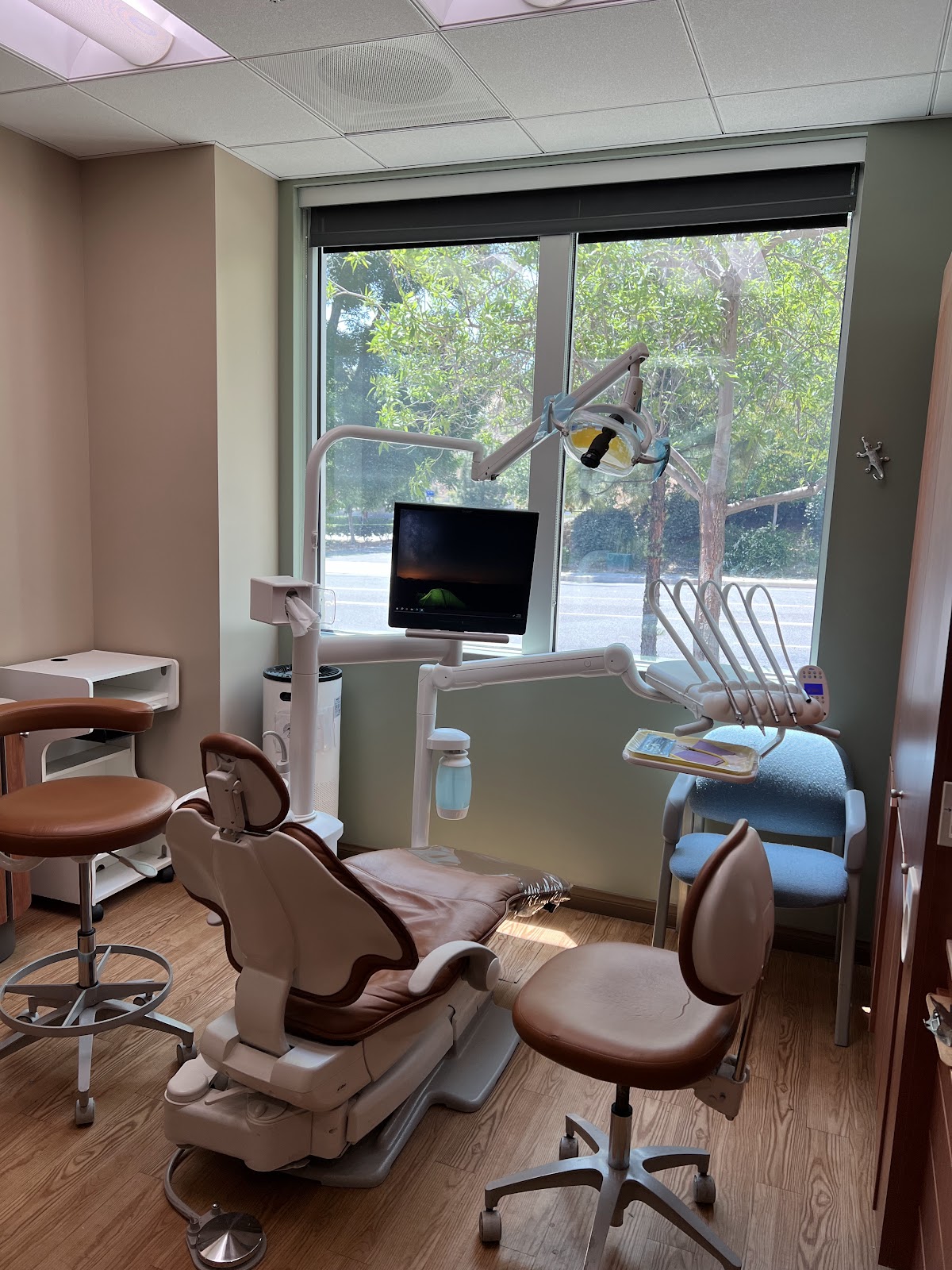 Valencia Cosmetic and Implant Dentistry photo 3
