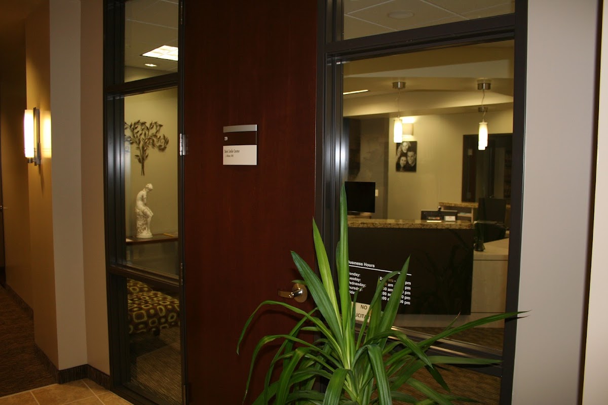 Davis Smile Center/ Dr.jafar Afkham photo 4