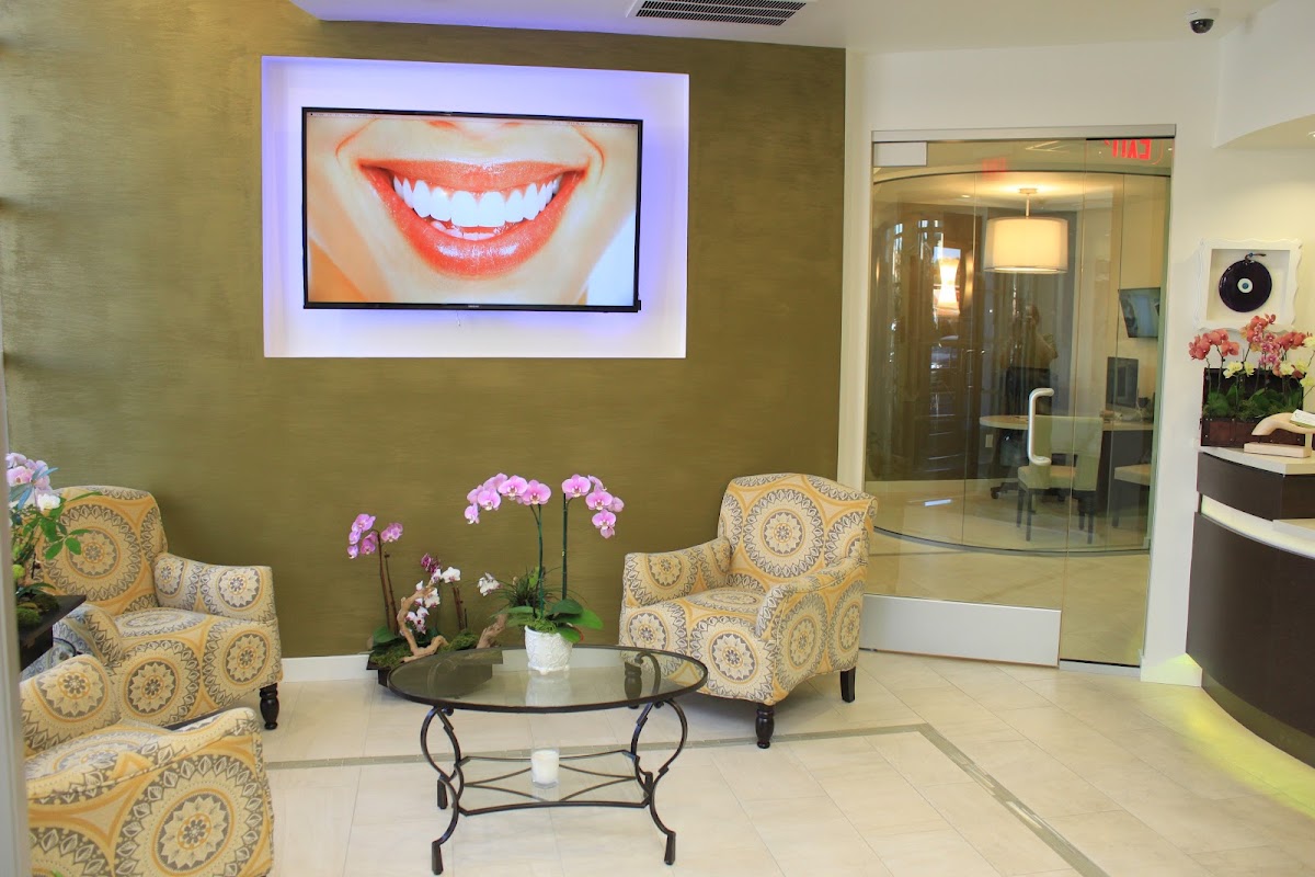 Encino Cosmetic & Dental Implants photo 3