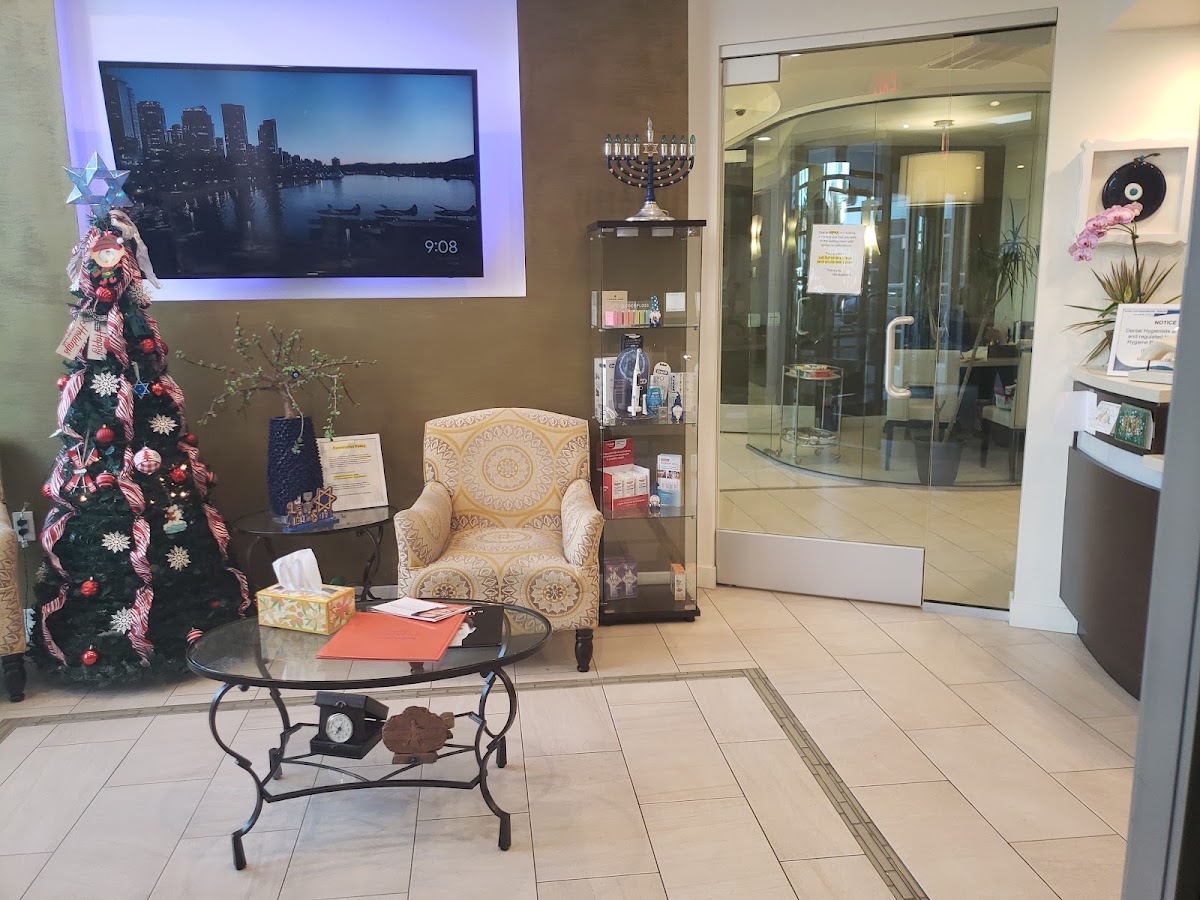 Encino Cosmetic & Dental Implants photo 5