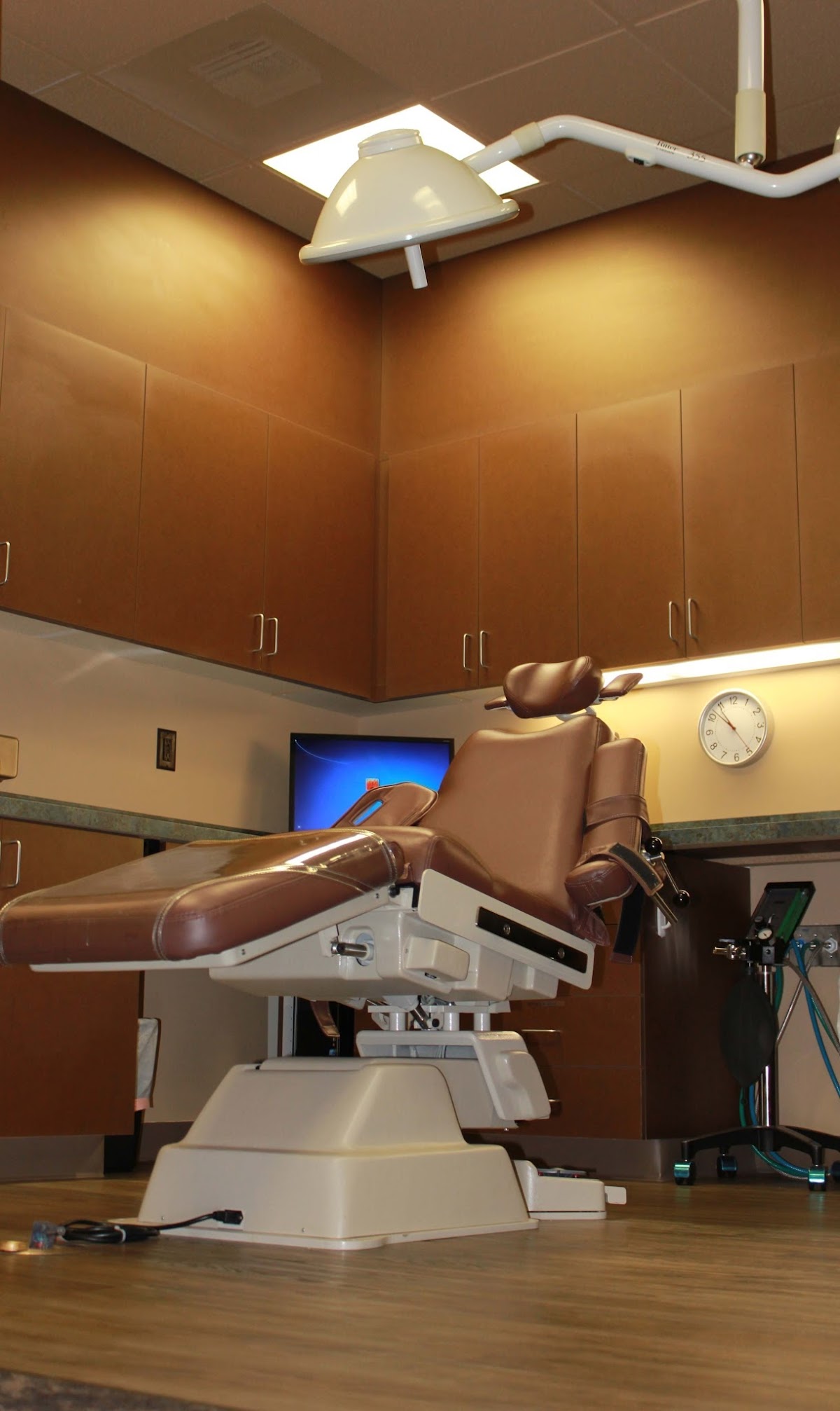 Av Dental Surgery Center: Jonathan Nakano Dmd, Alex Lopez, Dds And Luiza Portnoff Dds photo 5