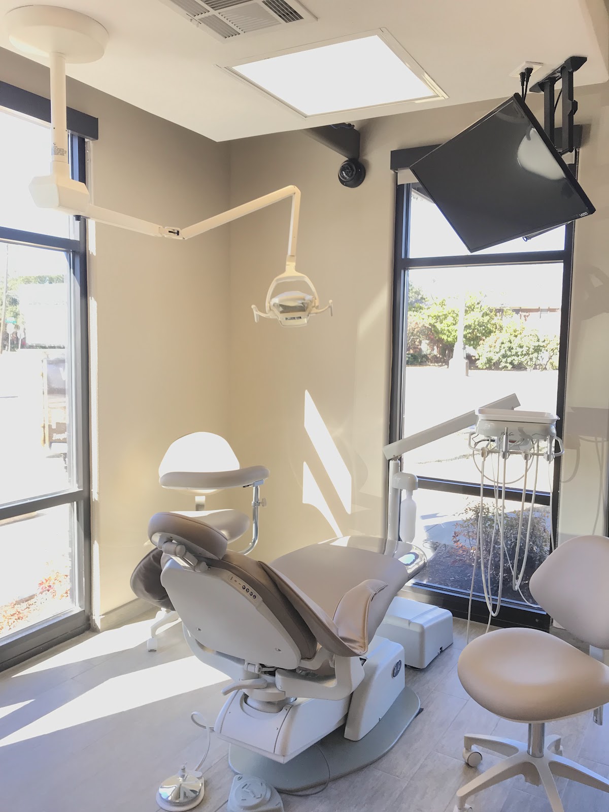 Periolife Periodontics & Implant Dentistry photo 3