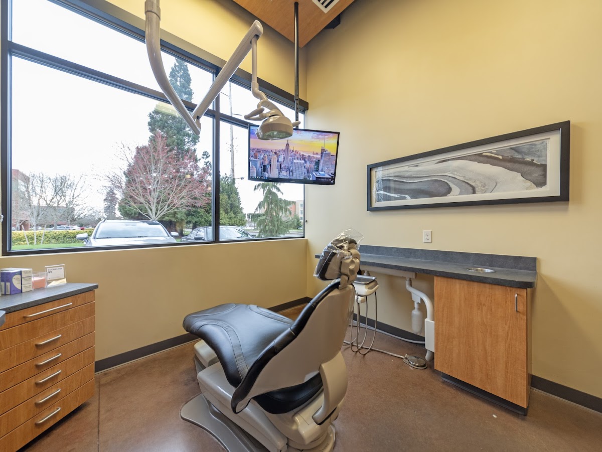 Roots Dental & Dental Implant Center - Vancouver photo 3