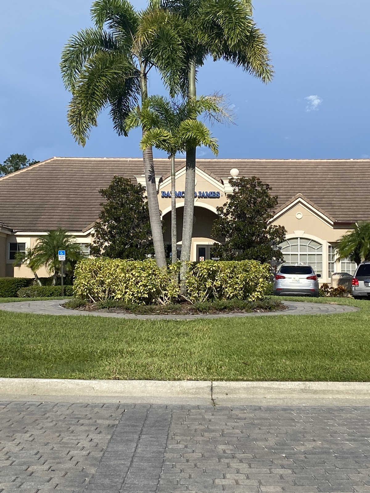 Tampa Bay Institute of Oral Surgery and Dental Implants photo 4