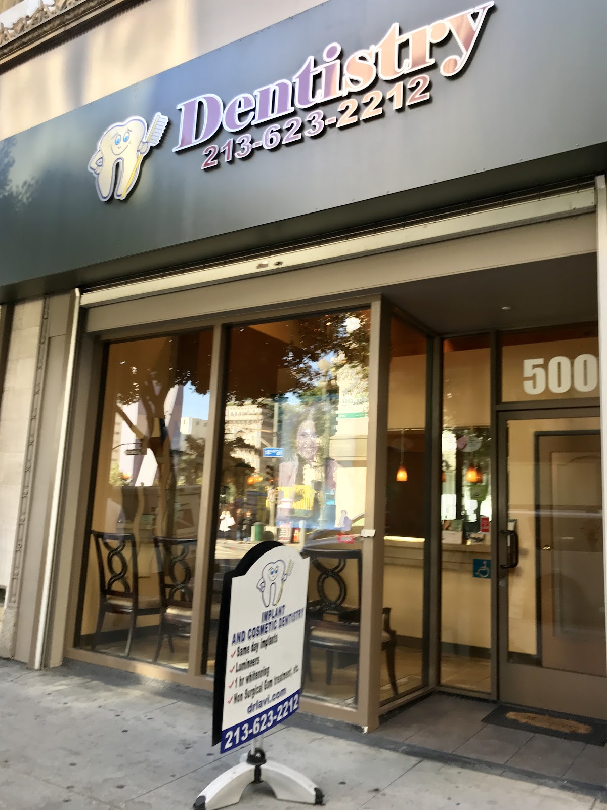 Dr. Sam Lavi Cosmetic and Implant Dentistry photo 3