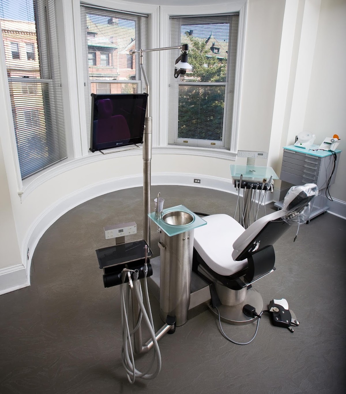 Saltman Implantology & Oral Surgery photo 3