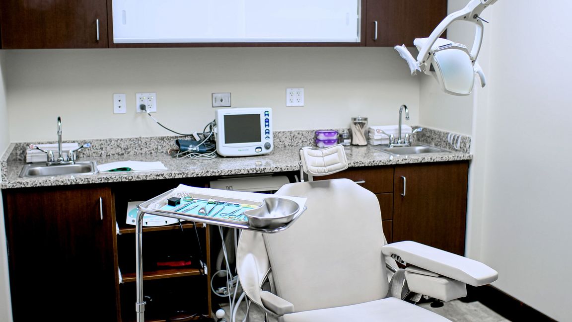 Tomeo, Tomeo & Rose Dental Implant & Oral Surgery Center photo 5