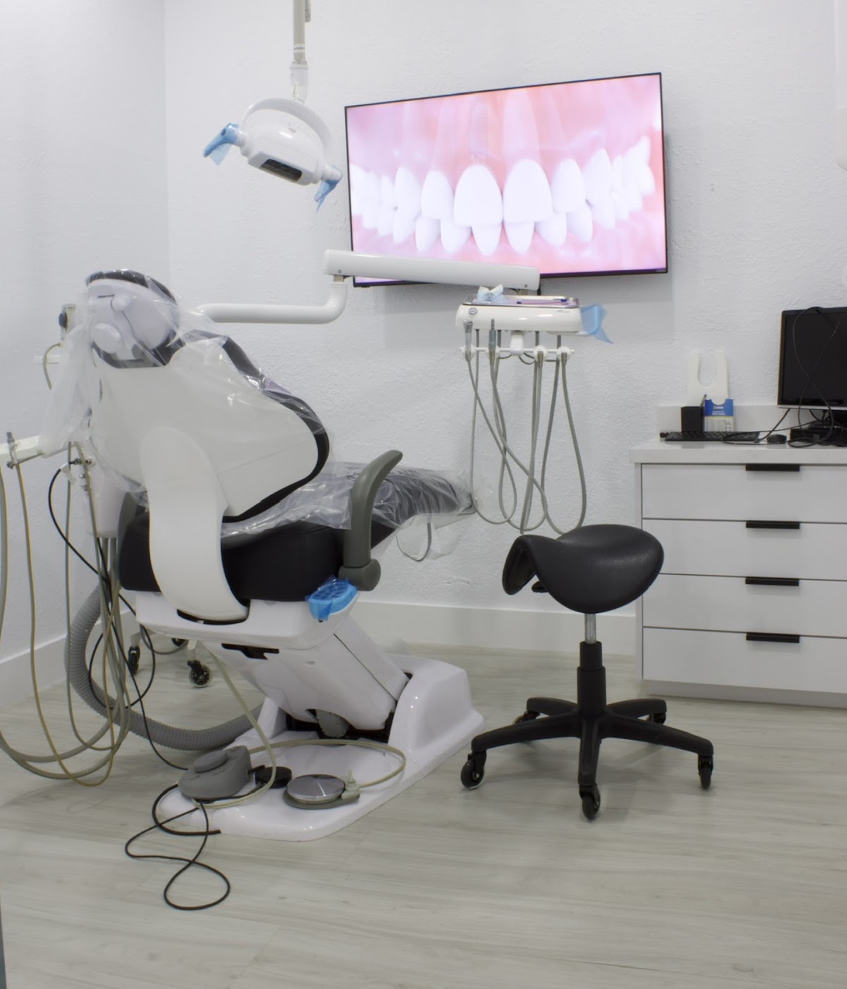 Perfect Smile and Implant Center | Dental Clinic photo 1