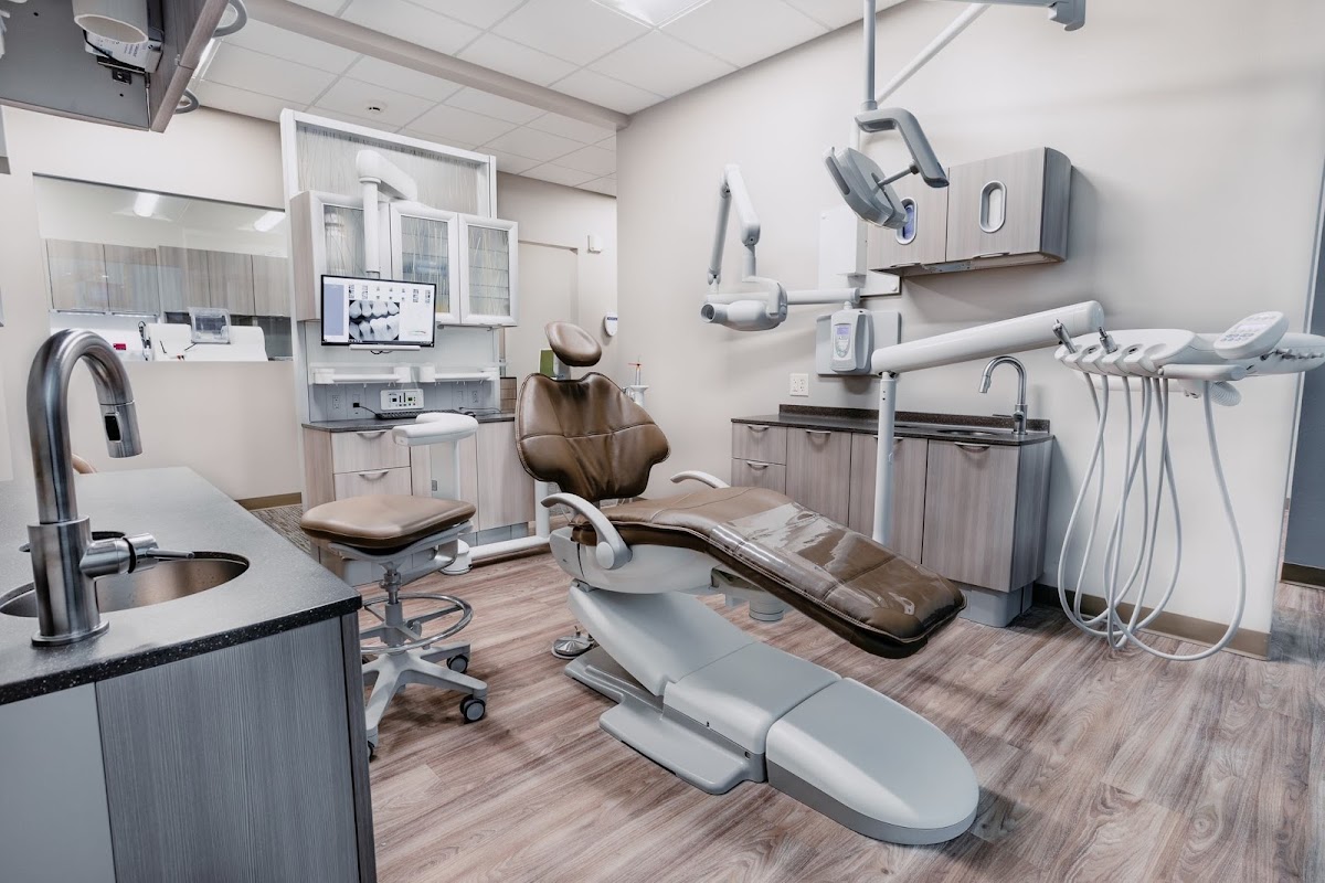 Bullis Pond Dental - Dr. Curt Travis, Dr. George Metropulos, Dr. Nathan Fleming, & Dr. Danielle Grosdidier photo 2
