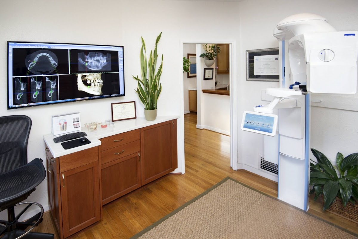 Shoreline Oral Surgery and Dental Implants: Eric M. Wallace, DDS photo 3