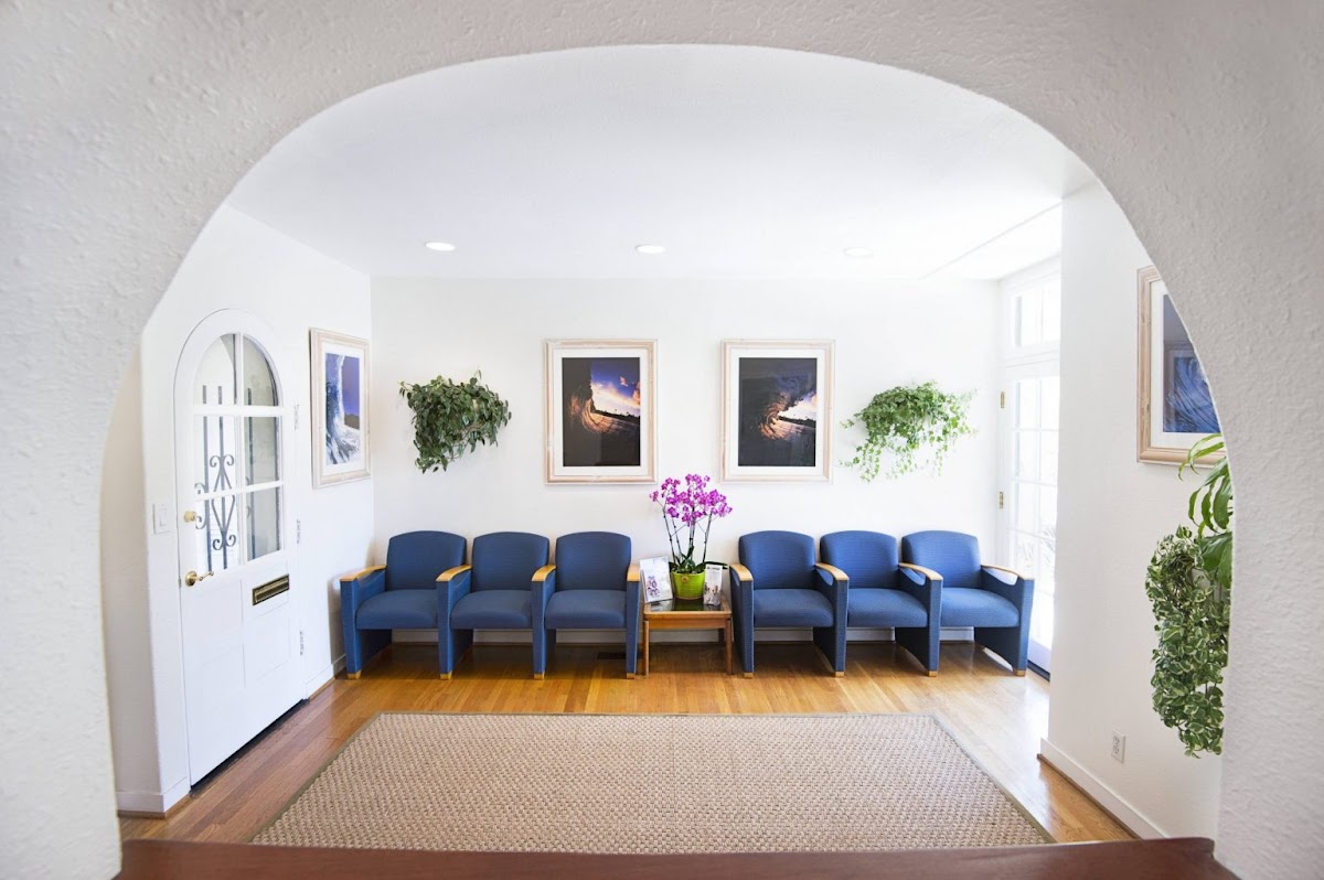 Shoreline Oral Surgery and Dental Implants: Eric M. Wallace, DDS photo 4