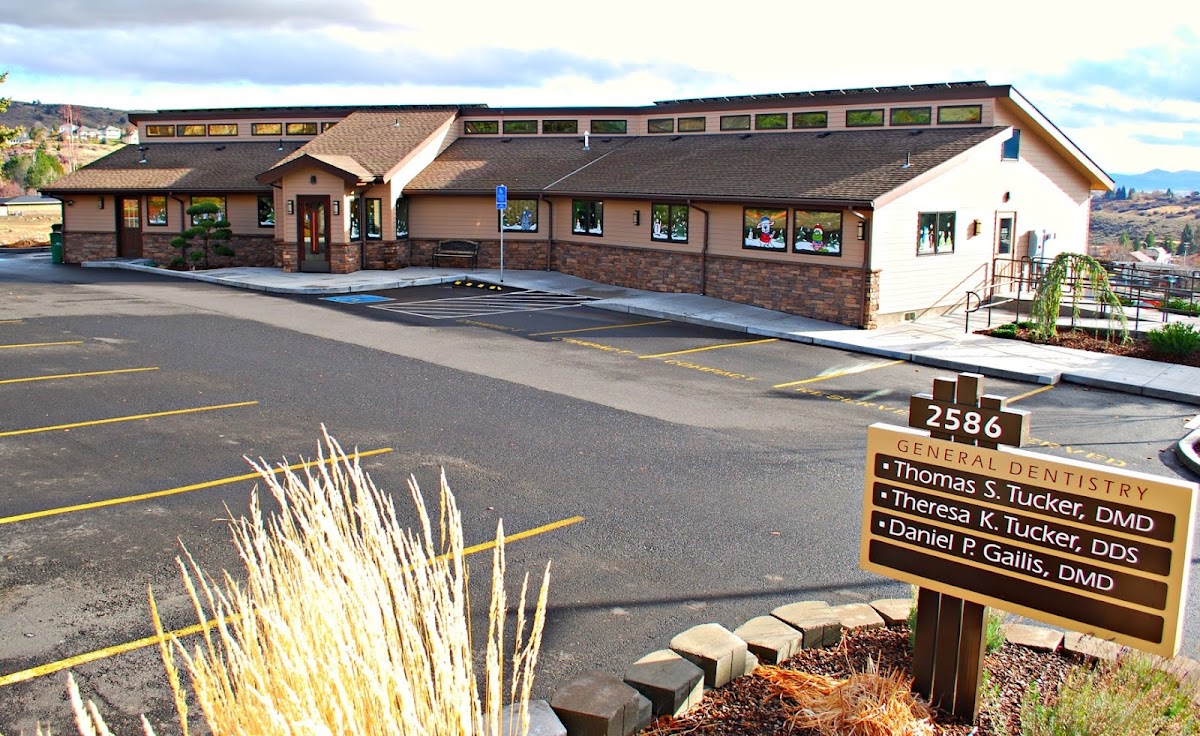 Tucker & Gailis Dental photo 2