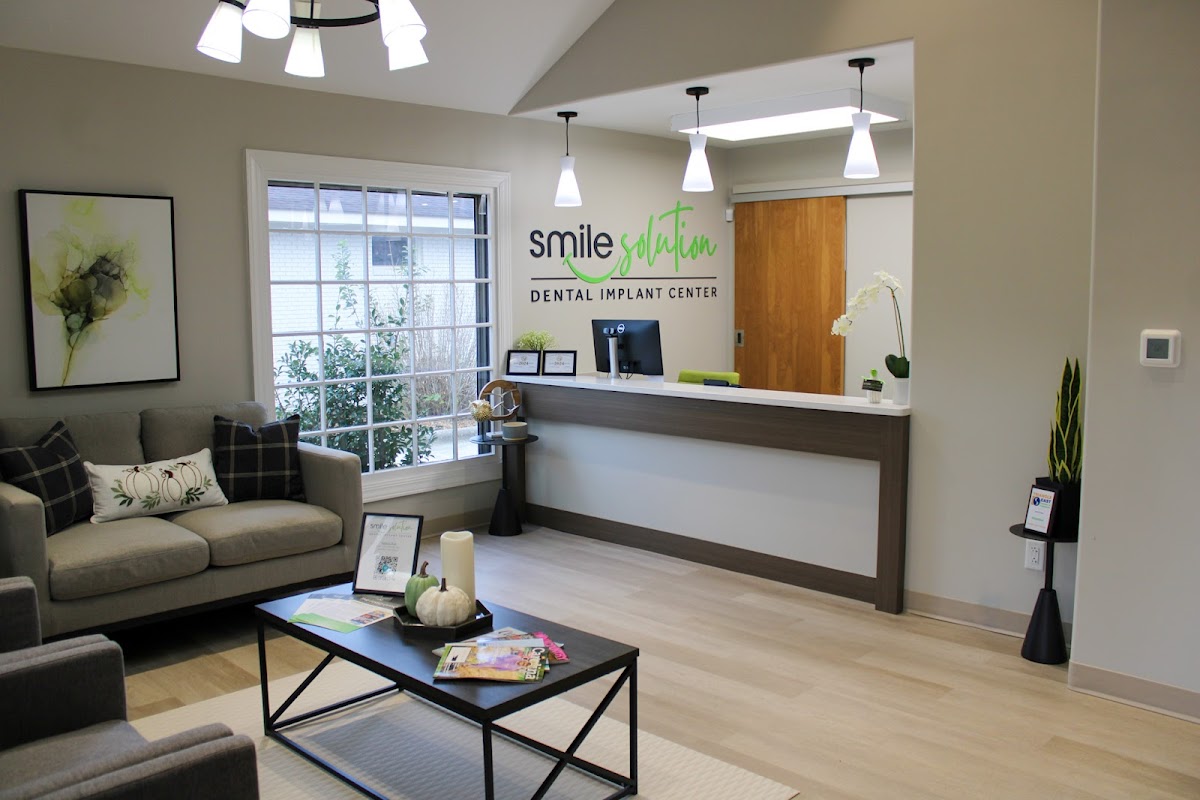 Smilesolution Dental Implant Center photo 1