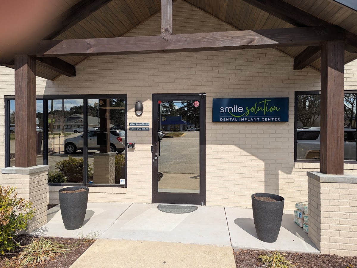 Smilesolution Dental Implant Center photo 3