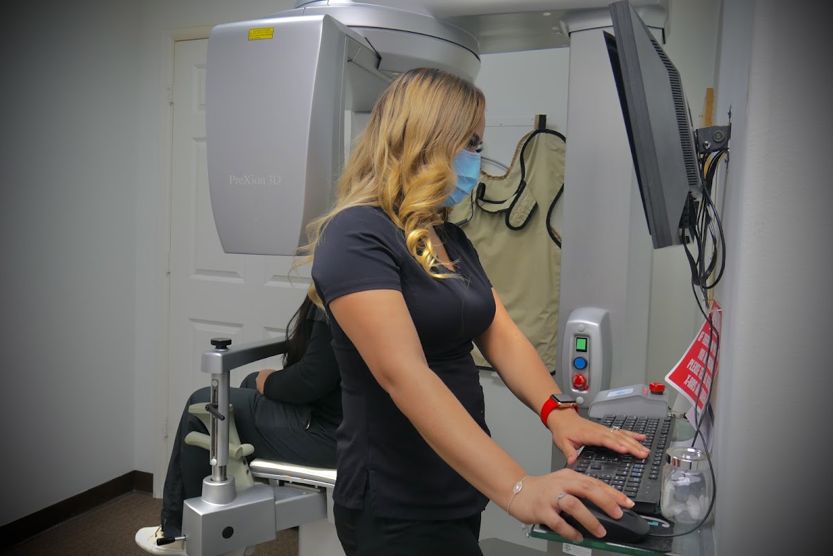 Centro Dental & Implants photo 2
