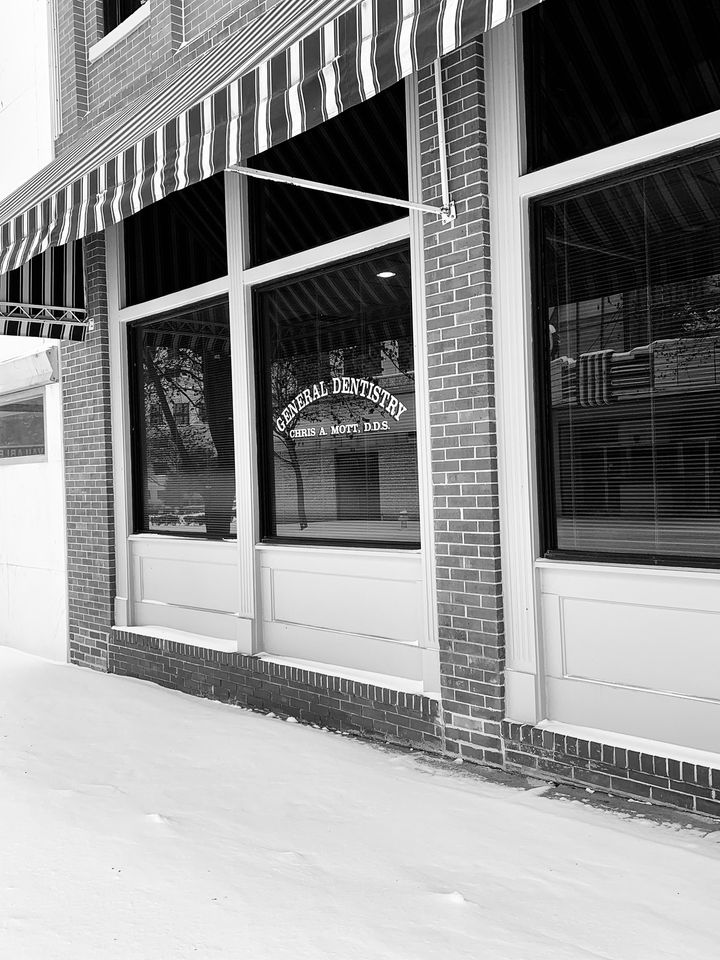 Dr. Chris a Mott DDS photo 2