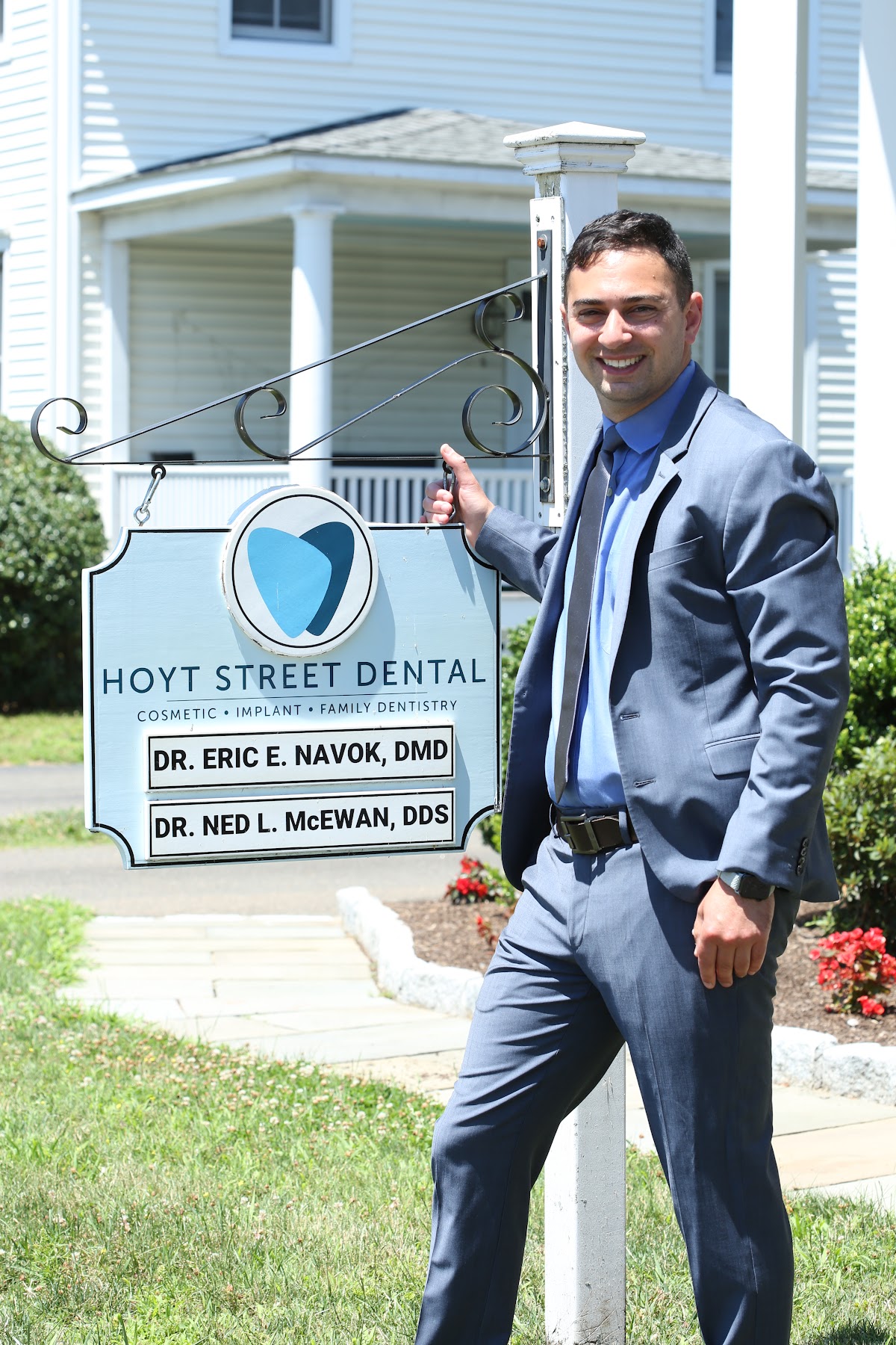 Hoyt Street Dental - Dr. Eric E. Navok DMD - Implant, Emergency, Sedation Dentistry photo 4